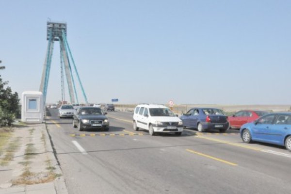 CARAMBOL pe PODUL AGIGEA: CIRCULAȚIE ÎNGREUNATĂ!